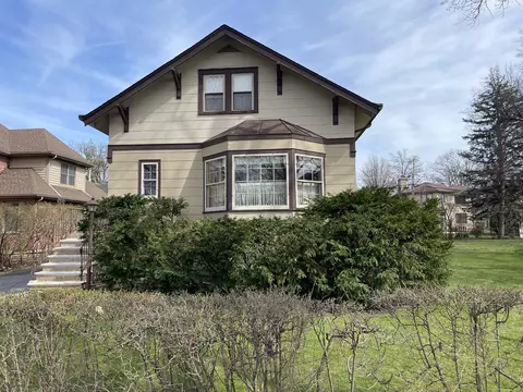 579 S Kenilworth Ave, Elmhurst, IL 60126