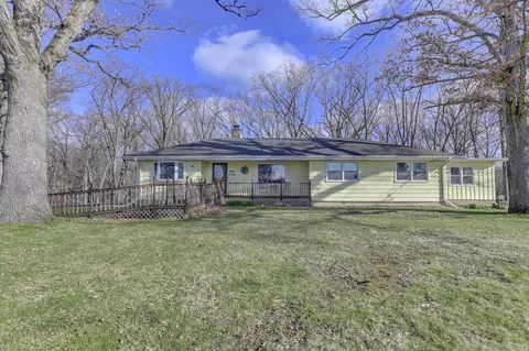 405 Oakwood Dr, Crete, IL 60417