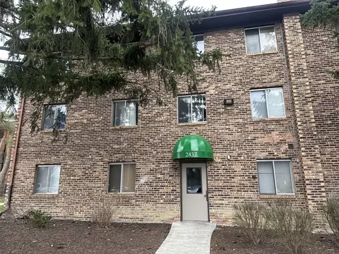 2437 Spring St #4105, Woodridge, IL 60517