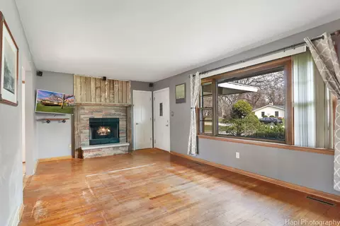 1111 Florence St, Mchenry, IL 60051 photo 2