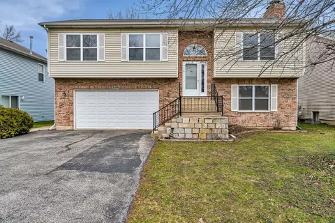 1406 Teakwood Ln, Crystal Lake, IL 60014