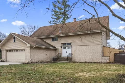 1605 N Oneida Ct, Mount Prospect, IL 60056