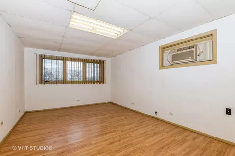 Undisclosed, Worth, IL 60482 photo 11