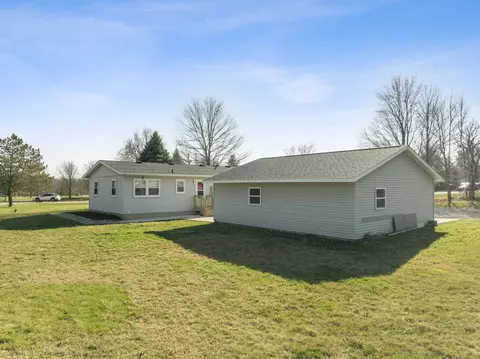 Exterior - 20232 Us Highway 150, Downs, IL 61736 photo 5 of 7