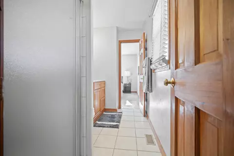 Entry Way - 20232 Us Highway 150, Downs, IL 61736 photo 3 of 4