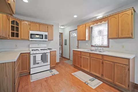 Kitchen - 20232 Us Highway 150, Downs, IL 61736 photo 2 of 4