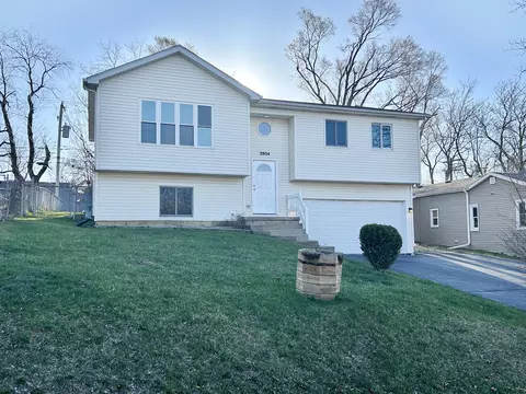 2804 Michael St, Wonder Lake, IL 60097