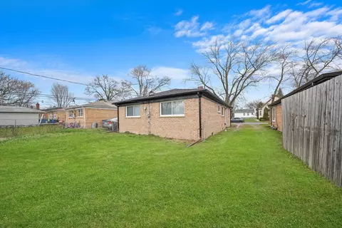 631 E 155th St, Phoenix, IL 60426 photo 17