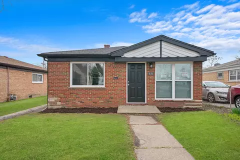 631 E 155th St, Phoenix, IL 60426