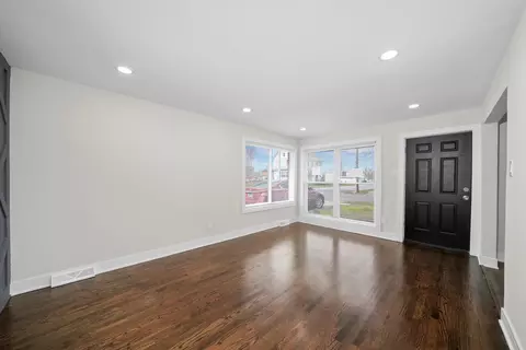 631 E 155th St, Phoenix, IL 60426 photo 3