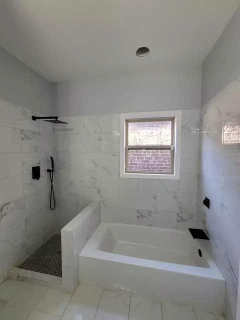 Bath - 826 E 89th St, Chicago, IL 60619 photo 1 of 4