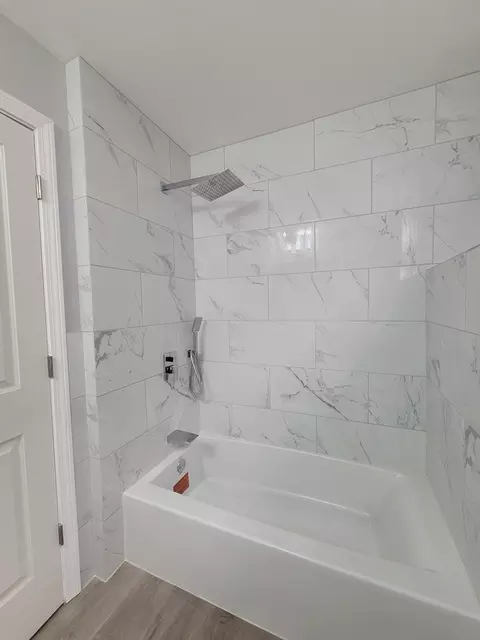 Bath - 826 E 89th St, Chicago, IL 60619 photo 3 of 4