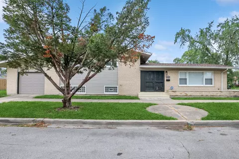Exterior - 11601 S Bishop St, Chicago, IL 60643 photo 2 of 5