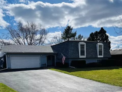 1316 Whitfield Dr, Geneva, IL 60134
