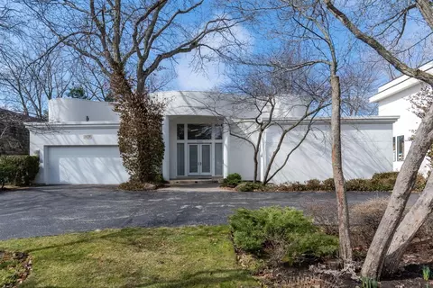 1020 Chaucer Ln, Highland Park, IL 60035
