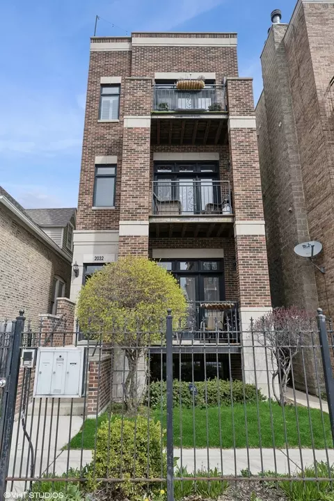 2032 W Augusta Blvd #1, Chicago, IL 60622