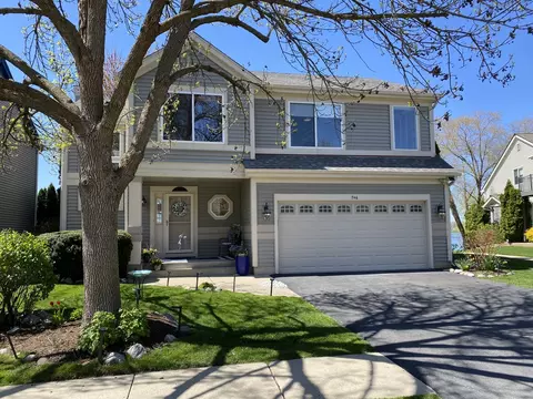 746 Waterview Dr, Round Lake Park, IL 60073