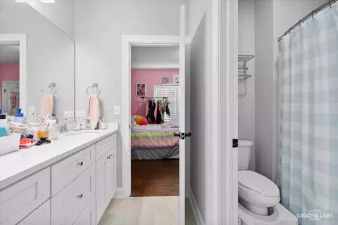 Bath - 3589 Harmony Cir, Elgin, IL 60124 photo 3 of 4