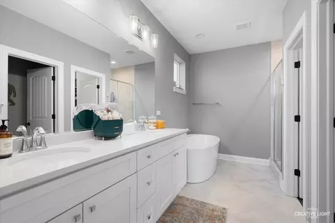 Bath - 3589 Harmony Cir, Elgin, IL 60124 photo 1 of 4