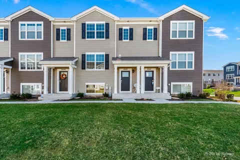 2443 Bella Dr, Pingree Grove, IL 60140