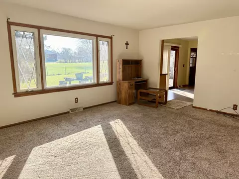 Living - 746 1st Ave, Ottawa, IL 61350 photo 1 of 1