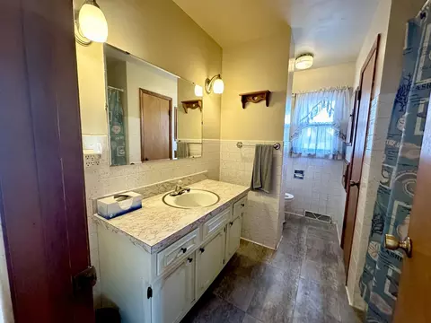 Bath - 746 1st Ave, Ottawa, IL 61350 photo 1 of 1