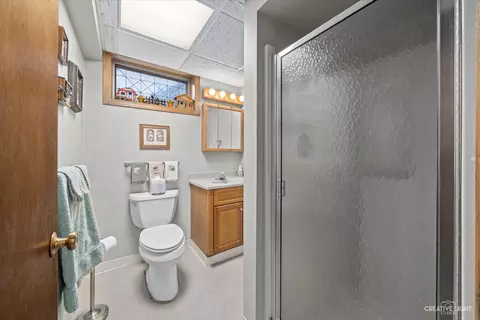 Bath - 1707 Hickory Dr, Sleepy Hollow, IL 60118 photo 2 of 3