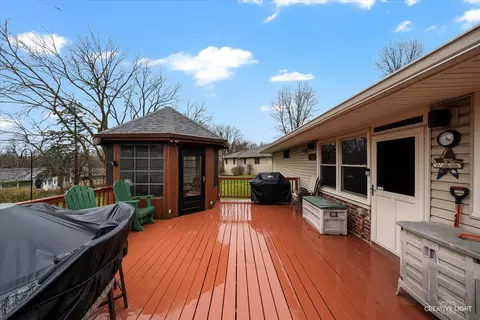 Exterior - 1707 Hickory Dr, Sleepy Hollow, IL 60118 photo 5 of 7