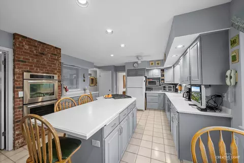 Kitchen - 1707 Hickory Dr, Sleepy Hollow, IL 60118 photo 3 of 4