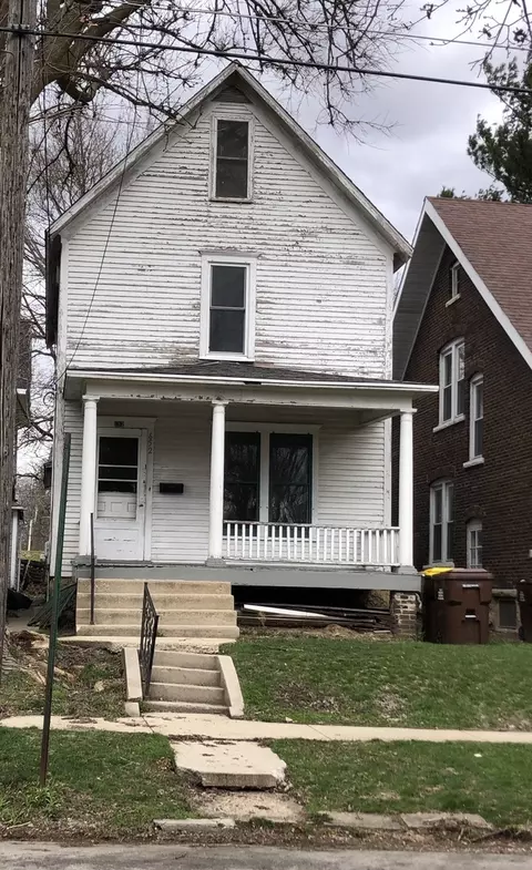 652 W Pleasant St, Freeport, IL 61032