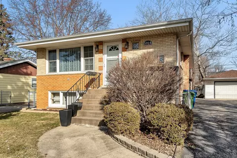 5914 W 90th St, Oak Lawn, IL 60453