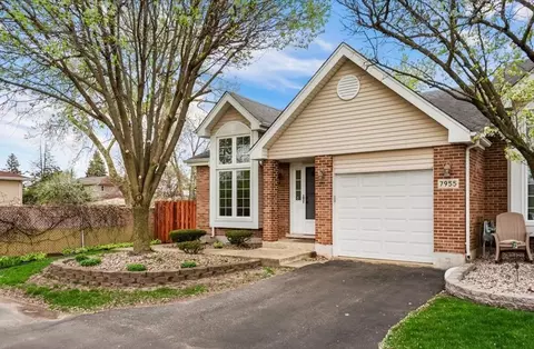 7955 W 100th Pl, Palos Hills, IL 60465