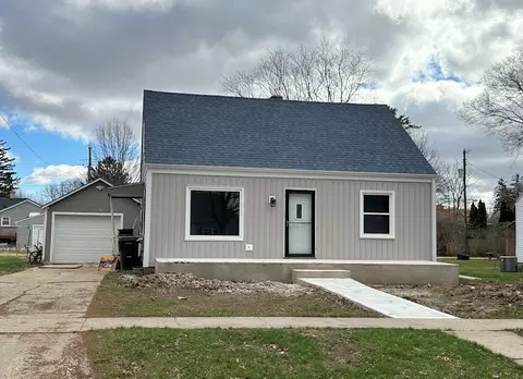825 N 12th St, Rochelle, IL 61068