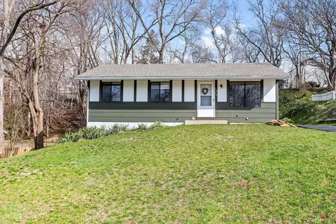1016 Oakleaf Ave, Mchenry, IL 60051
