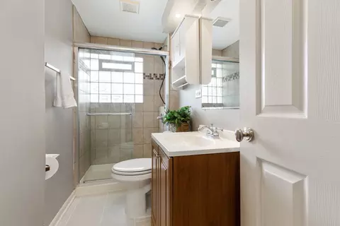 Bath - 3 E 14th Pl, Lombard, IL 60148 photo 1 of 2