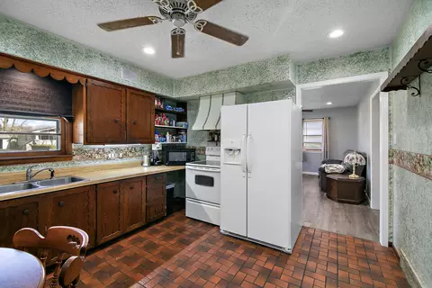 Kitchen - 5748 W 1000n Rd, Kankakee, IL 60901 photo 1 of 2
