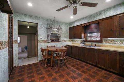 Kitchen - 5748 W 1000n Rd, Kankakee, IL 60901 photo 2 of 2