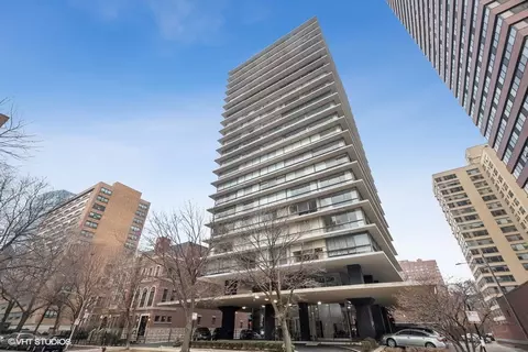 320 W Oakdale Ave #1001, Chicago, IL 60657