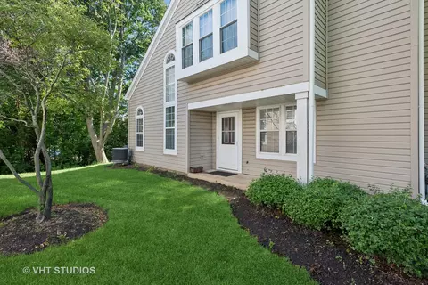 437 Kilkenny Ct, Carol Stream, IL 60188