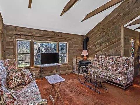 Living - 85 Williamsburg Rd, Evanston, IL 60203 photo 4 of 5