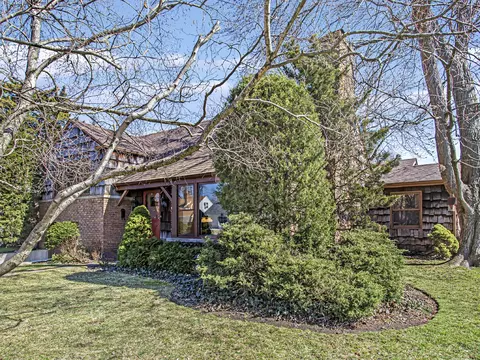 Exterior - 85 Williamsburg Rd, Evanston, IL 60203 photo 4 of 5
