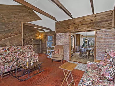 Living - 85 Williamsburg Rd, Evanston, IL 60203 photo 5 of 5