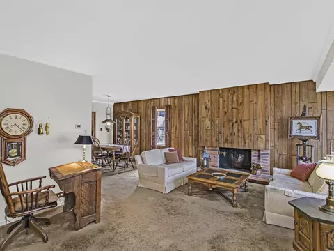 Living - 85 Williamsburg Rd, Evanston, IL 60203 photo 1 of 5
