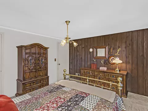 Bedroom - 85 Williamsburg Rd, Evanston, IL 60203 photo 2 of 4