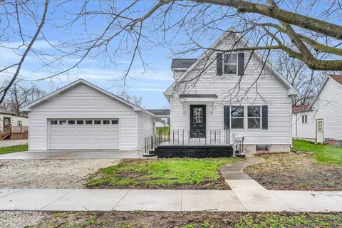 334 S Elm St, Paxton, IL 60957