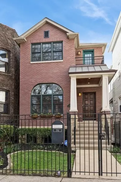 1741 W Barry Ave, Chicago, IL 60657