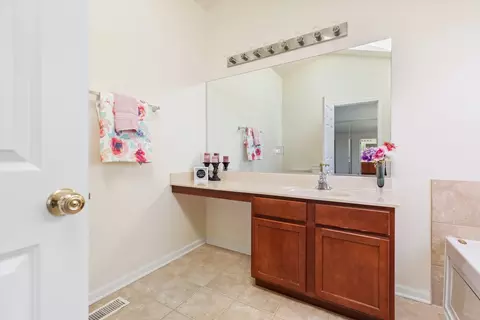 372 Vaughn Cir, Aurora, IL 60502 photo 13