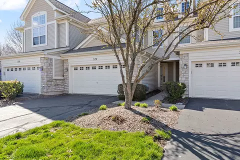372 Vaughn Cir, Aurora, IL 60502