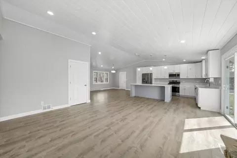 16905 Hebron Rd, Harvard, IL 60033 photo 6