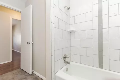 Bath - 1812 Johnson Dr, Normal, IL 61761 photo 2 of 4